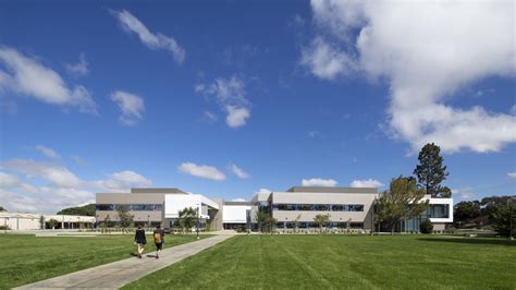 Allan Hancock College .